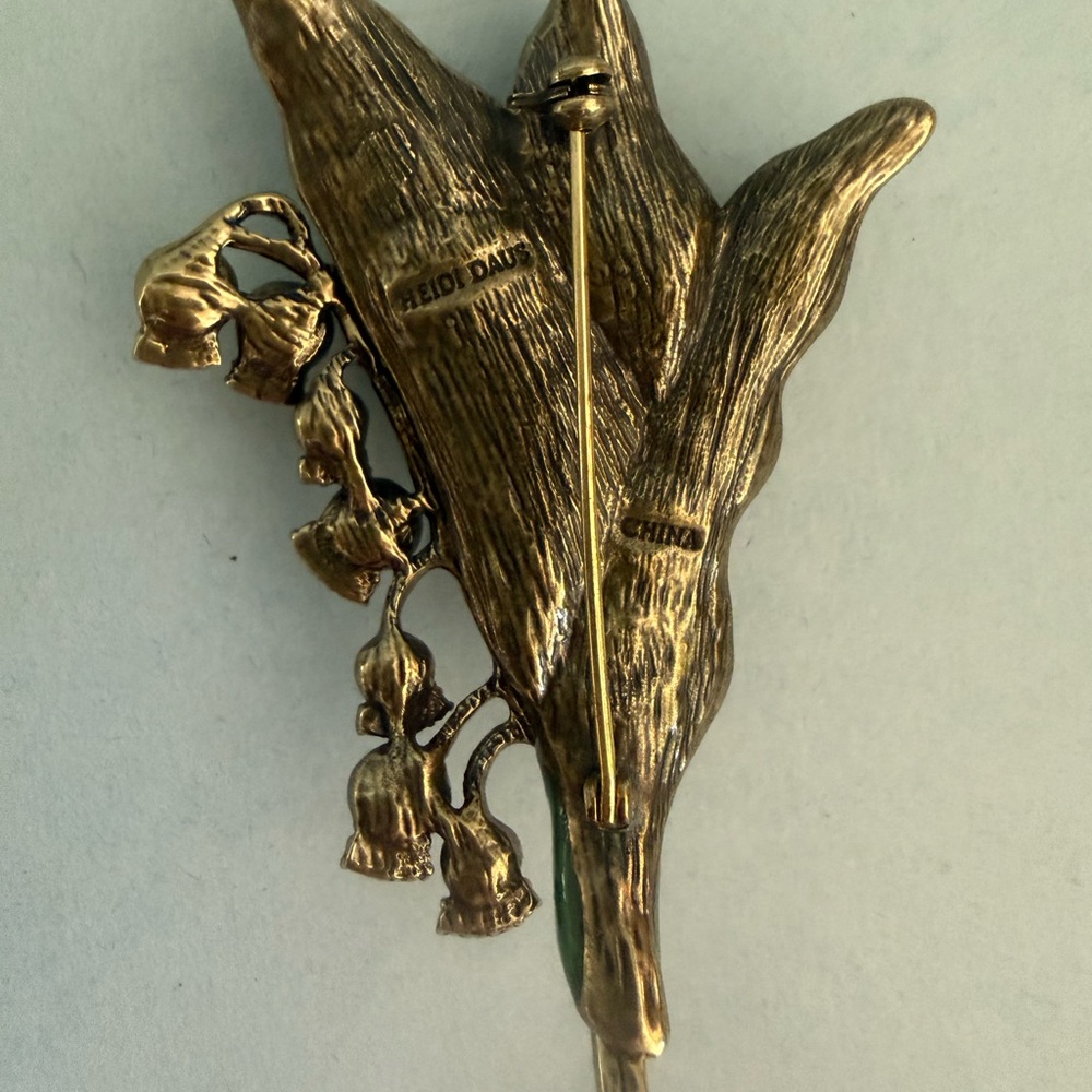 Elegant Heidi Daus artificial Pearl and Crystal Brooch - Picture 2 of 3